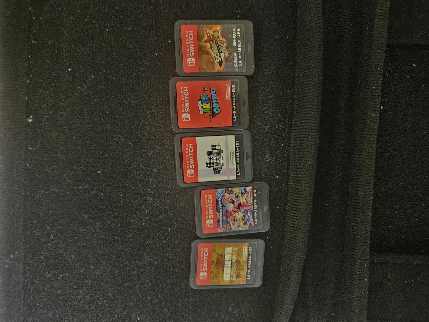 Nintendo switch + 5 physical games + 3 controllers - photo 3