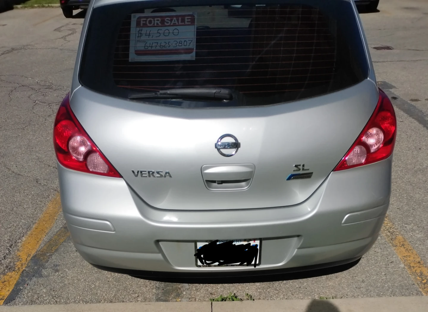 2010 Nissan Versa SL Silver Hatchback - photo 5