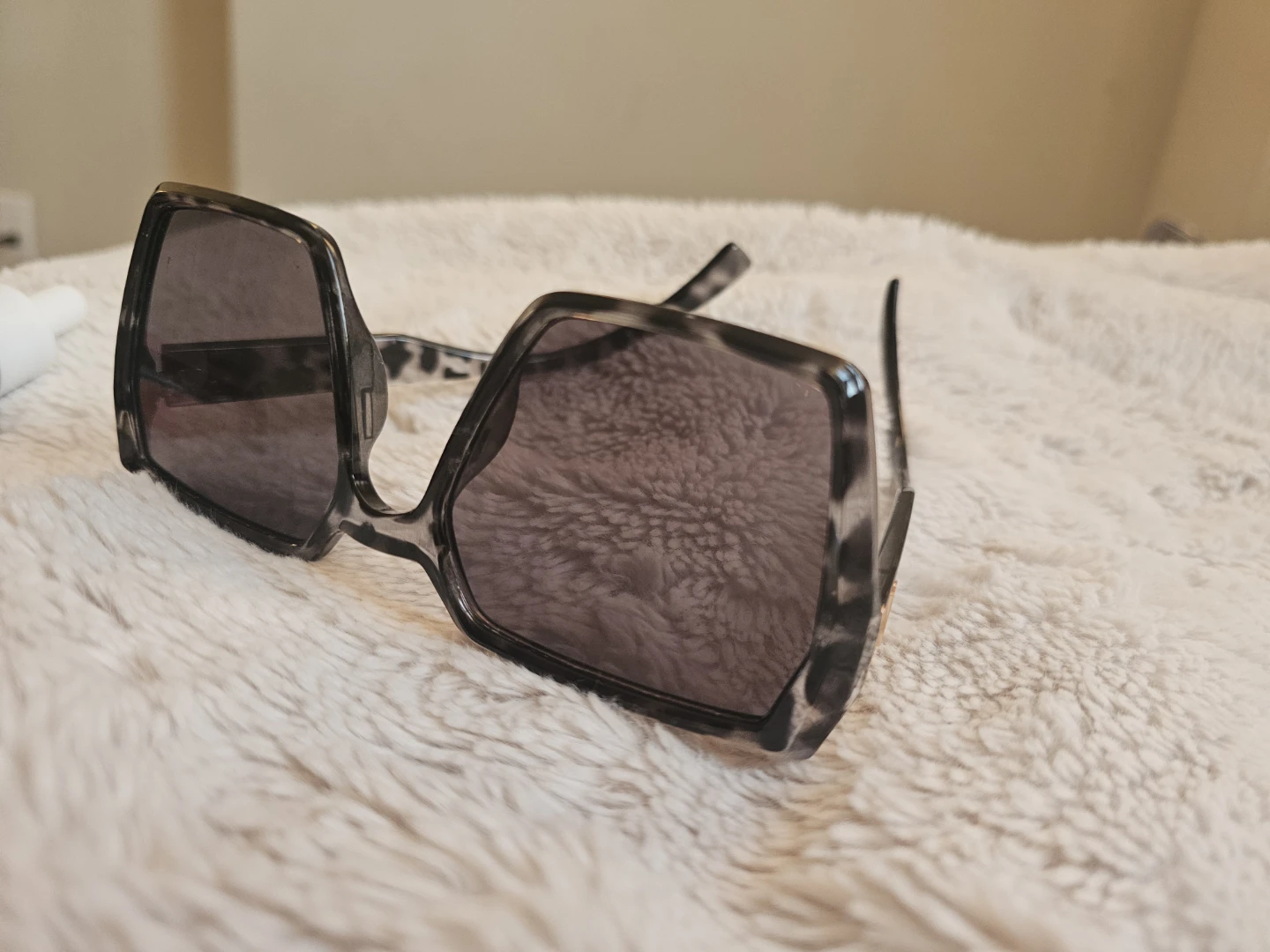 Square Sunglasses with Leopard Print Frame - photo 2