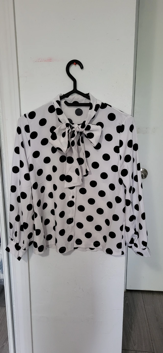 White Polka Dot Blouse⚽