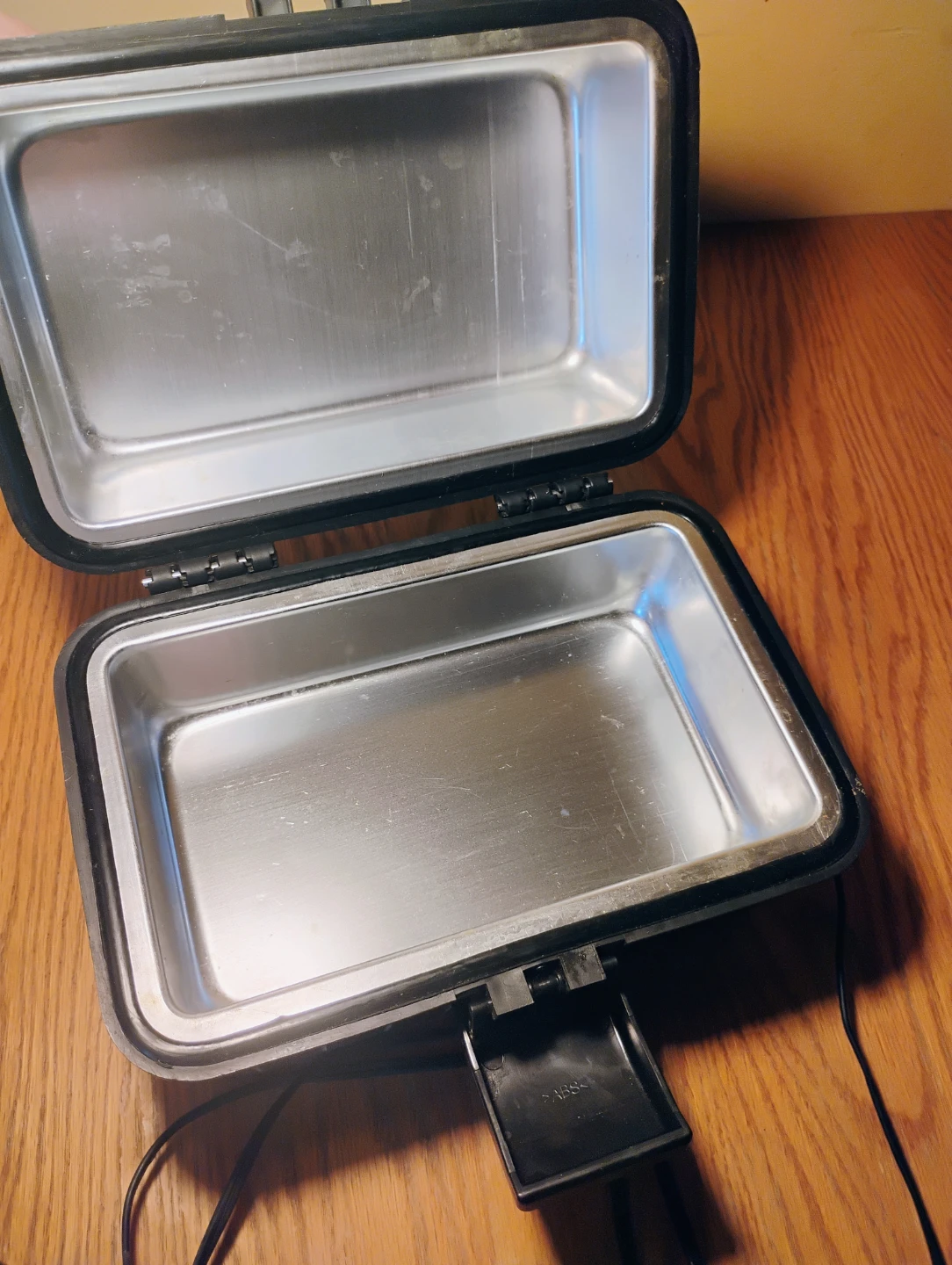 Koolatron portable cooler or warmer