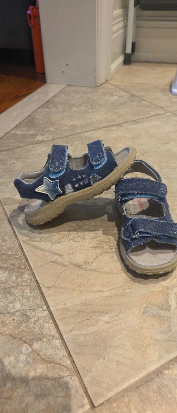New Naturino kids  Sandals sz 27