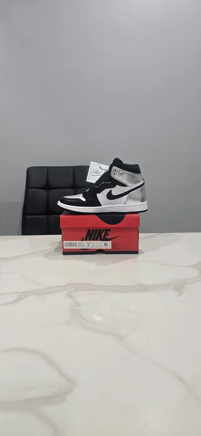 Air Jordan 1 Silver Toe size 6 Women's - photo 3