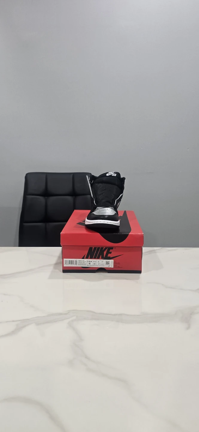 Air Jordan 1 Silver Toe size 6 Women's - photo 4