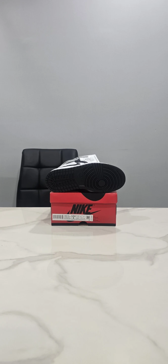 Air Jordan 1 Silver Toe size 6 Women's - photo 5