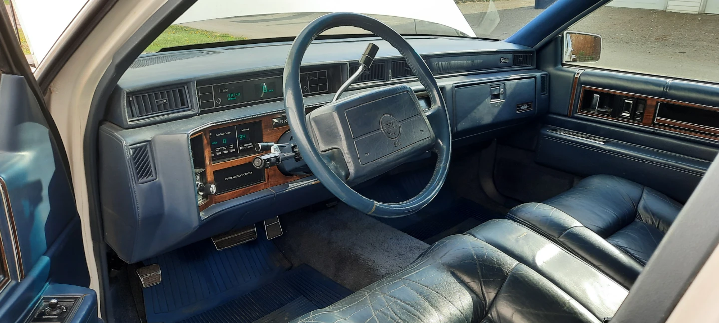 Cadillac Sedan de Ville Leather Interior - photo 3