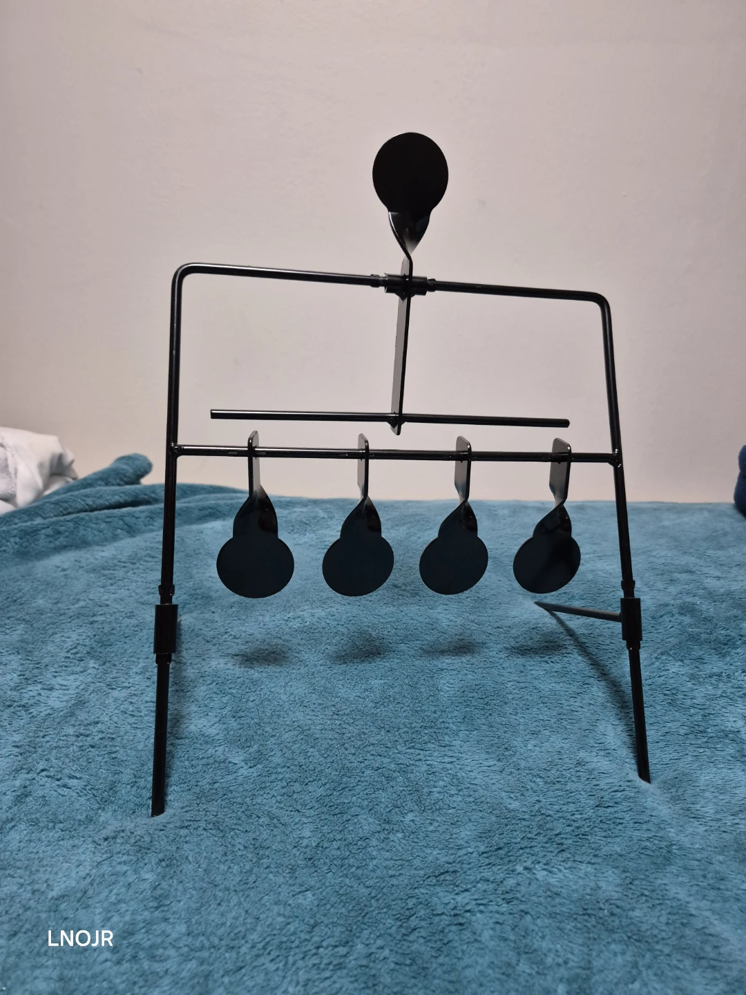 Black Metal Spinner Target Stand