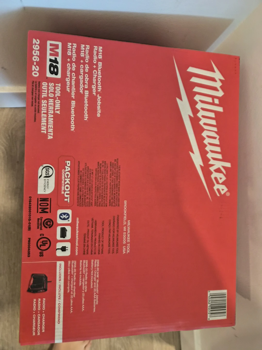 Milwaukee M18 Bluetooth Jobsite Radio + Charger (2956-20) - photo 2