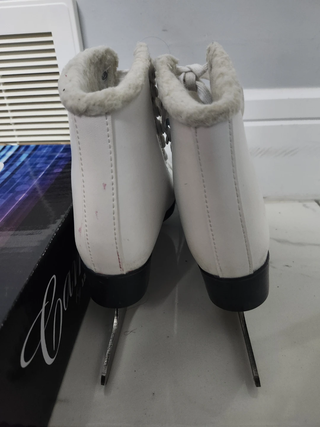 White Figure Skates Size 3 - photo 2