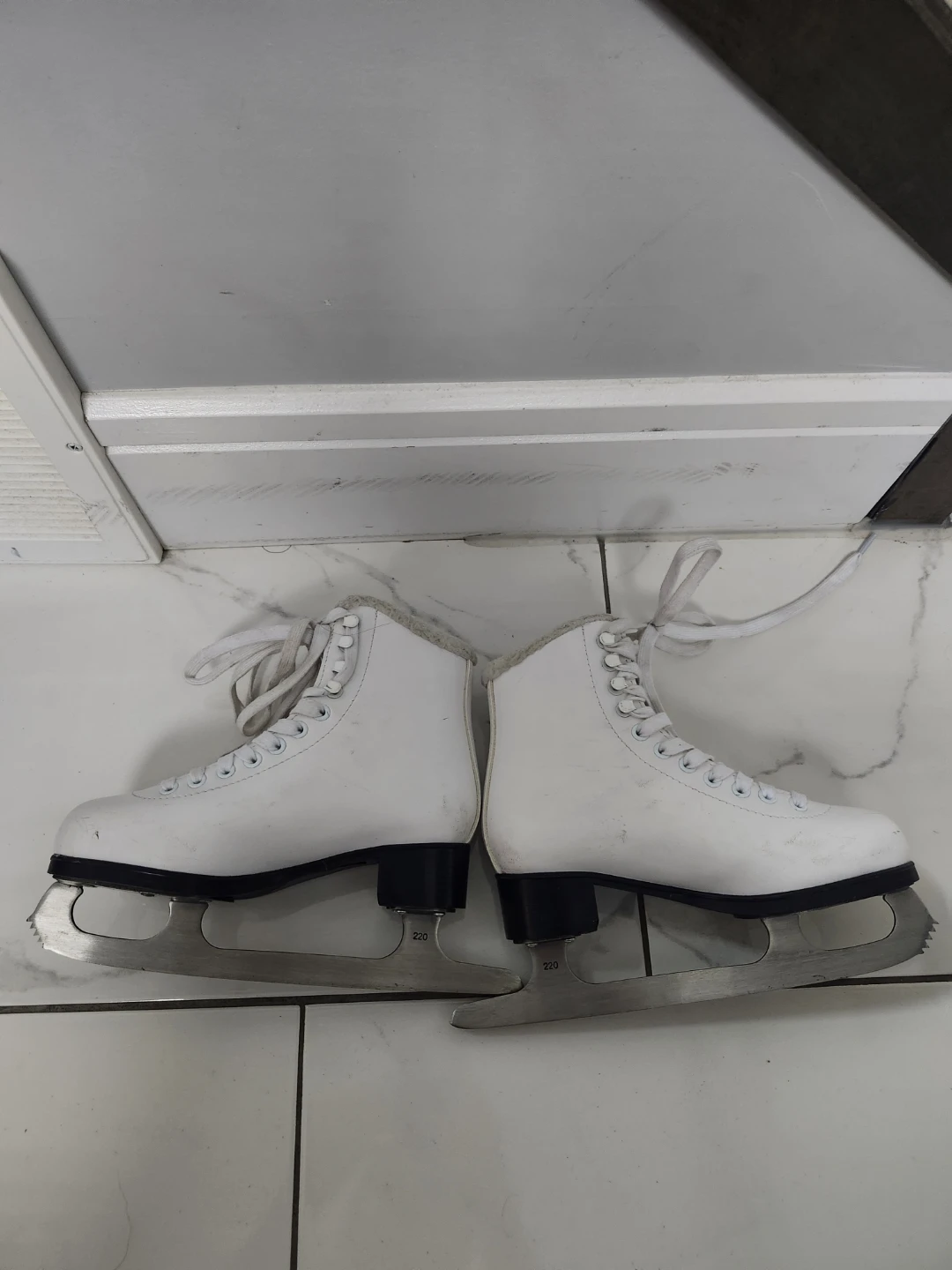 White Figure Skates Size 3 - photo 3