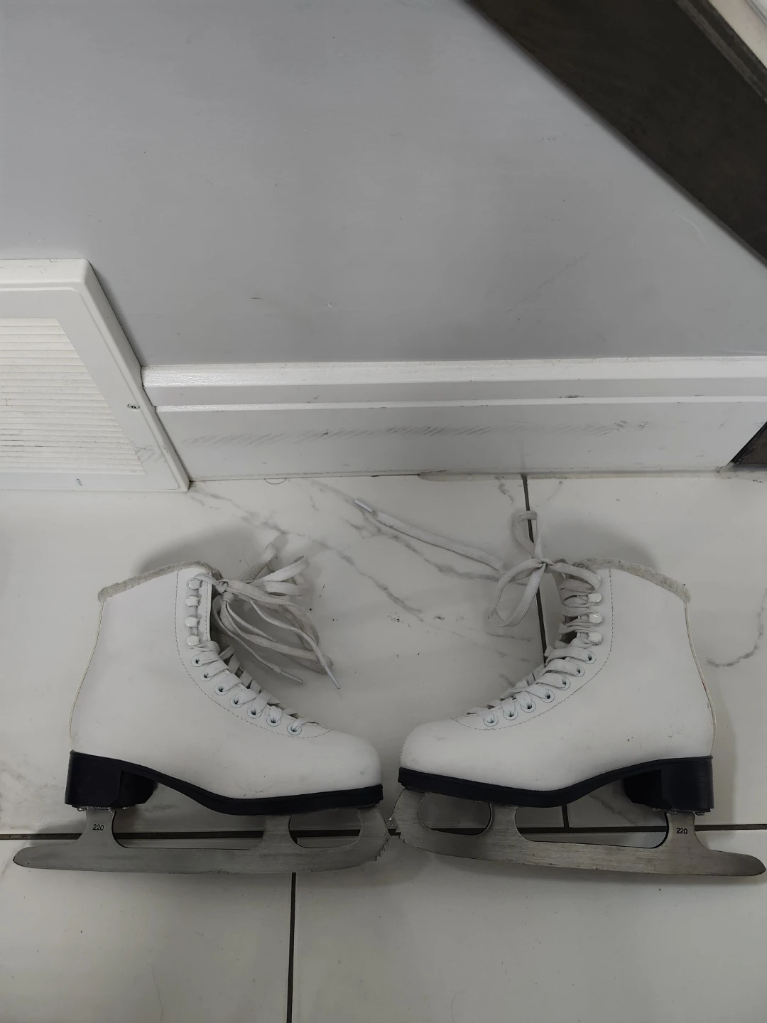 White Figure Skates Size 3 - photo 4