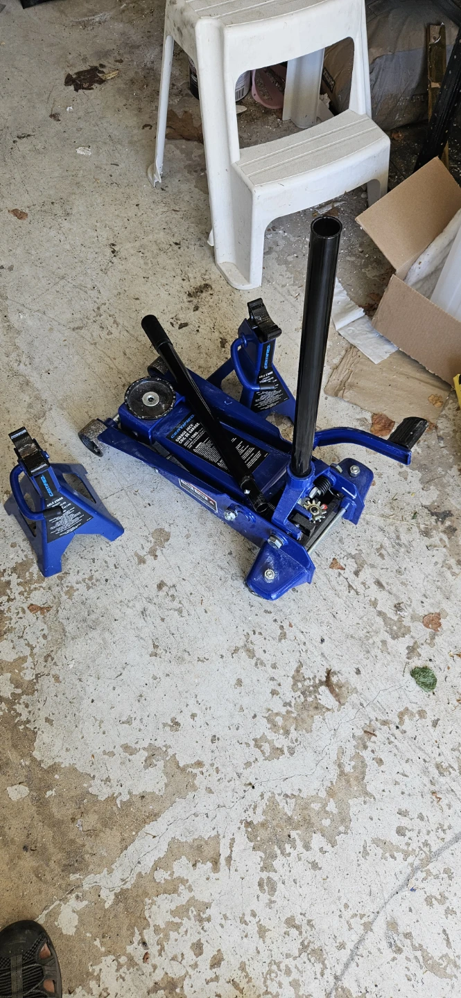 Certified Hydraulic Floor Jack with 3 Ton Jack Stands - photo 2