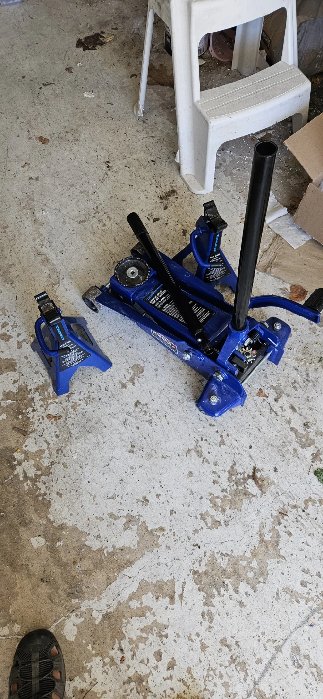 Certified Hydraulic Floor Jack with 3 Ton Jack Stands - photo 3