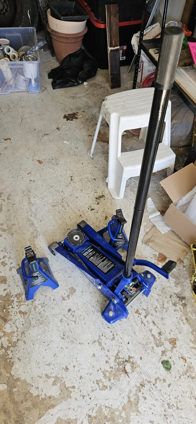 Certified Hydraulic Floor Jack with 3 Ton Jack Stands - photo 4