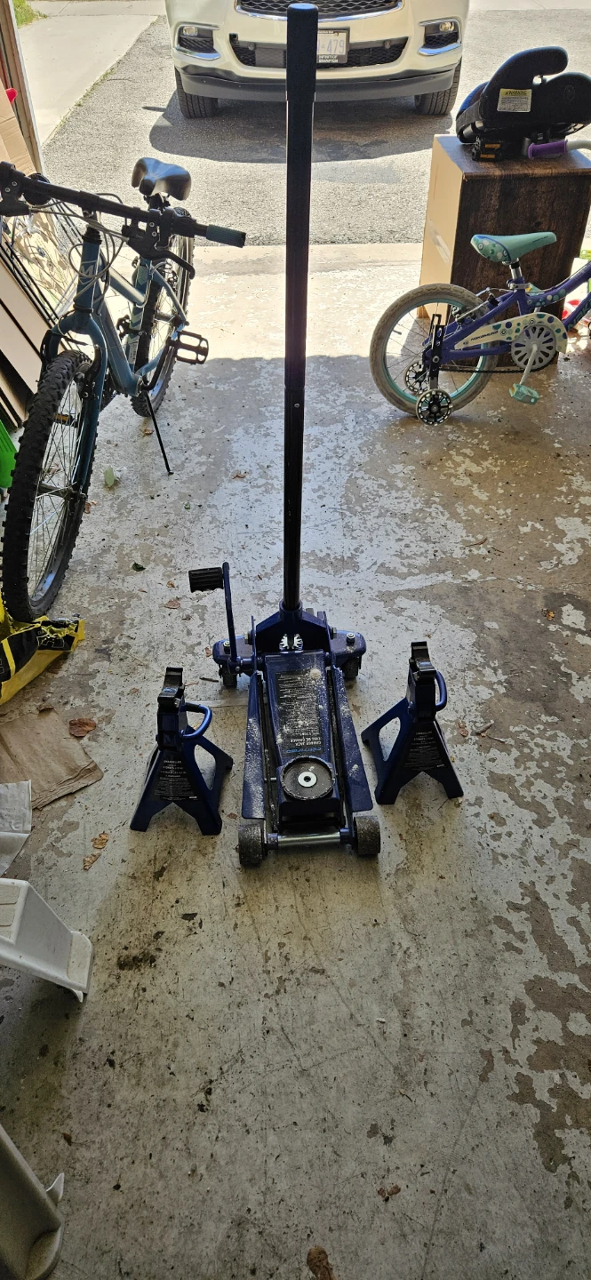 Certified Hydraulic Floor Jack with 3 Ton Jack Stands - photo 5