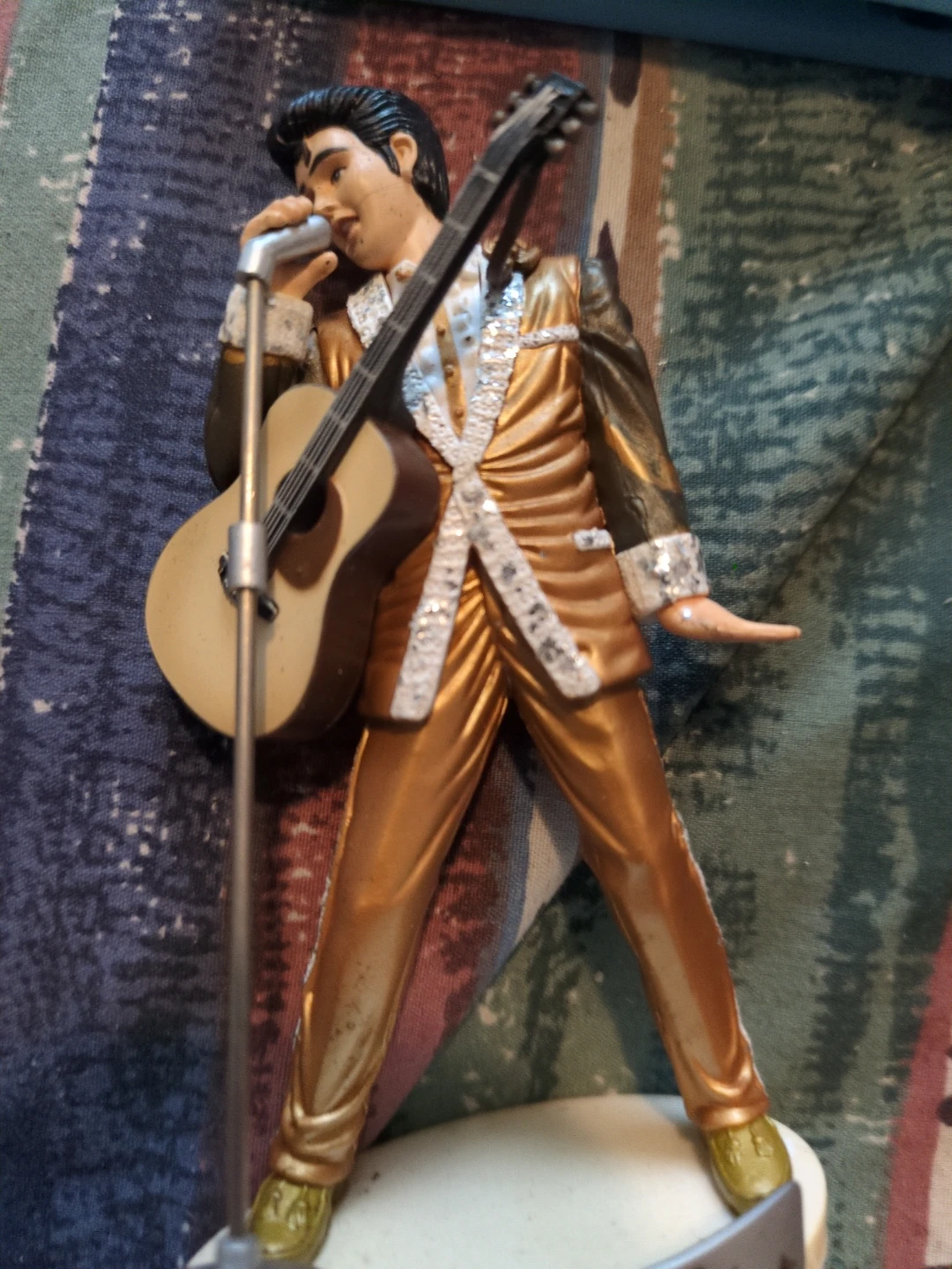 Elvis Presley PEZ Collectibles Tin with CD