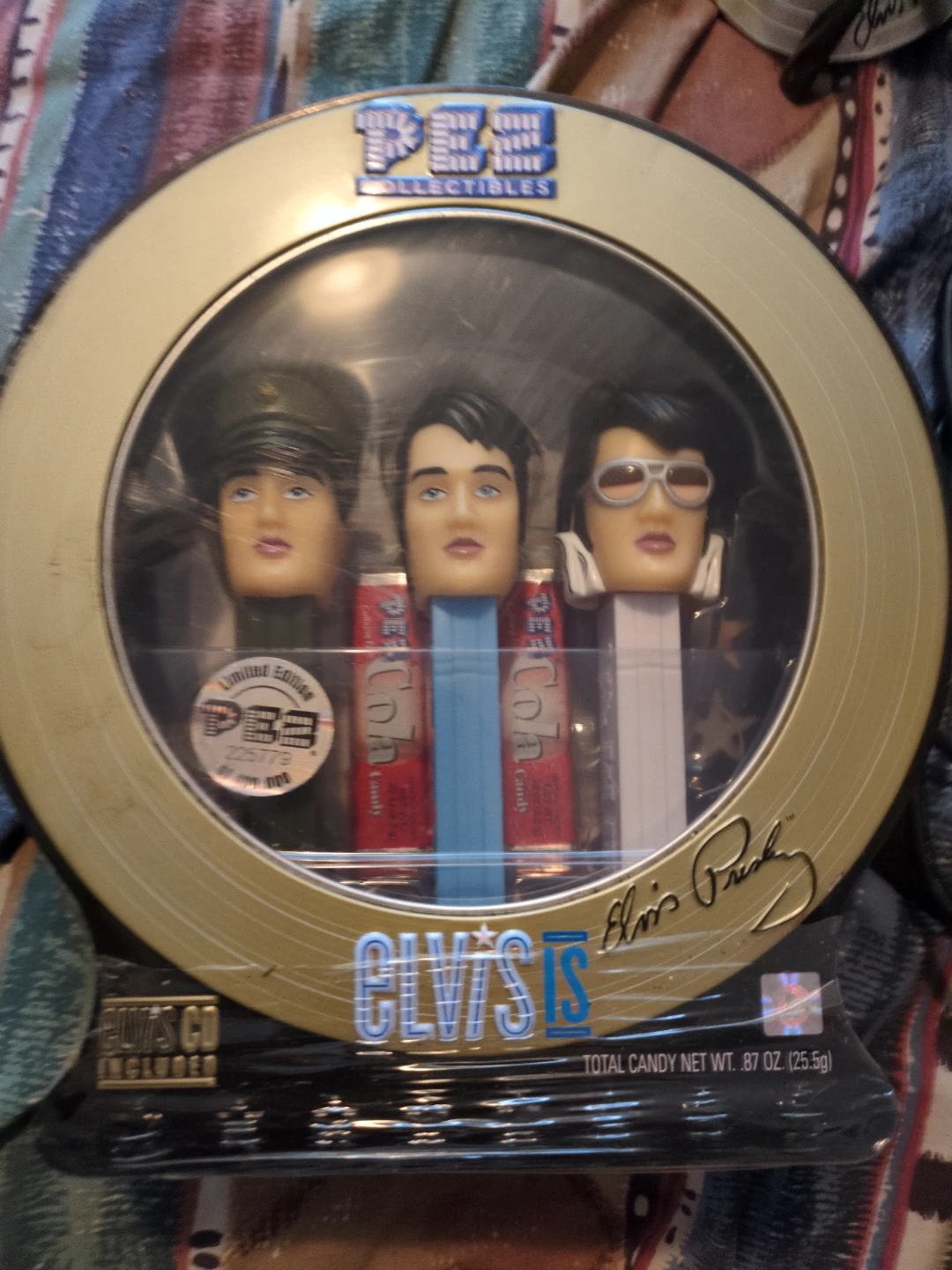 Elvis Presley PEZ Collectibles Tin with CD - photo 2