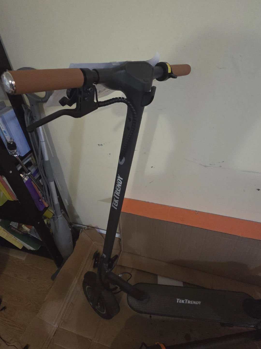 TEKTRENDY Electric Scooter.FREE.   currently reserved.
