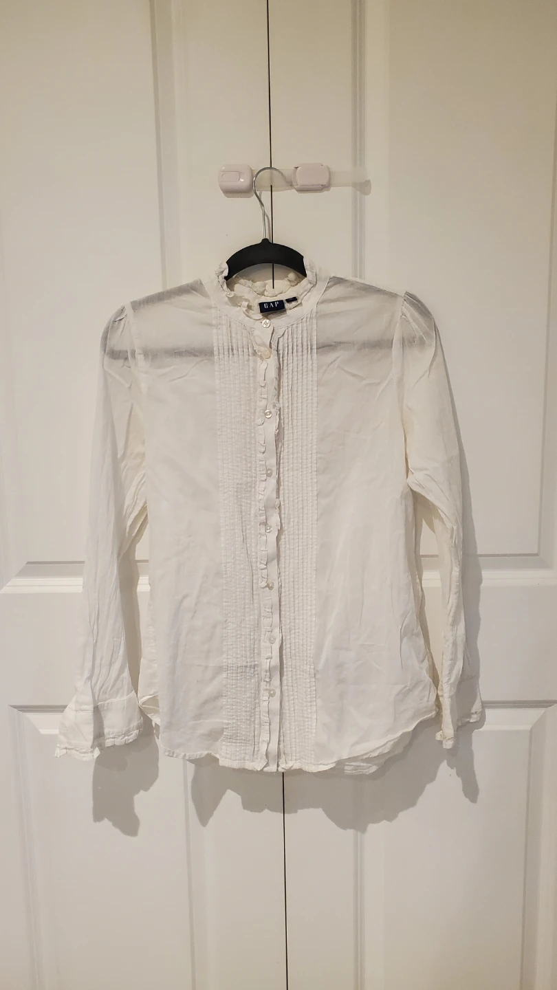 GAP Women's White Button-Up Blouse