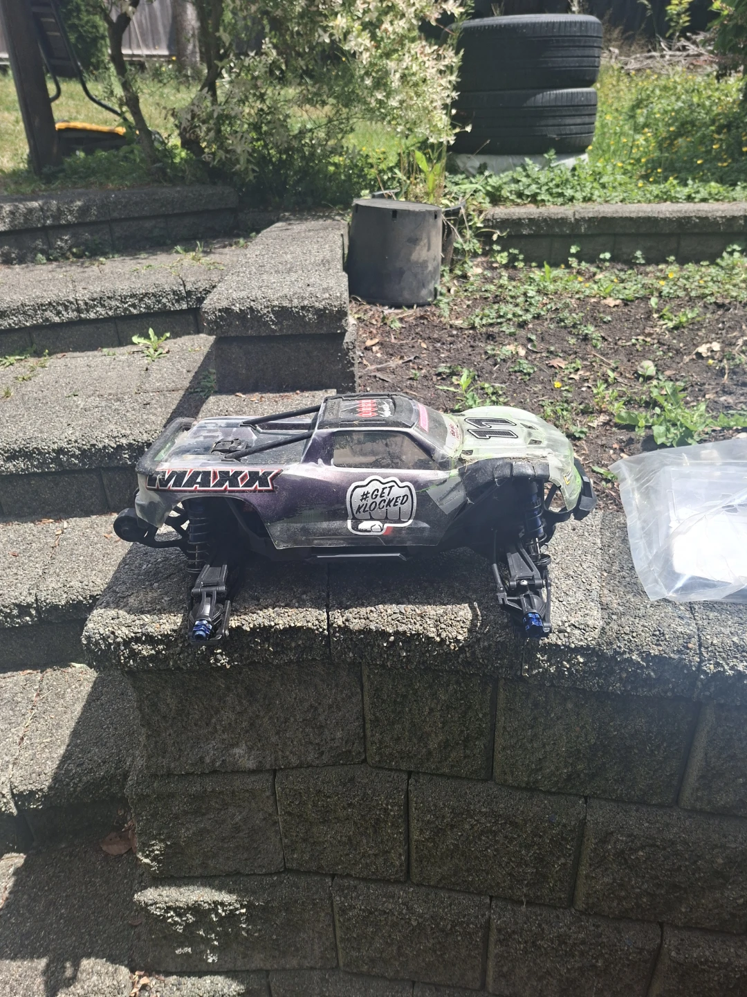 Traxxas Maxx v2 wide body RC Car Body & Castle 1515-2200kV Motor