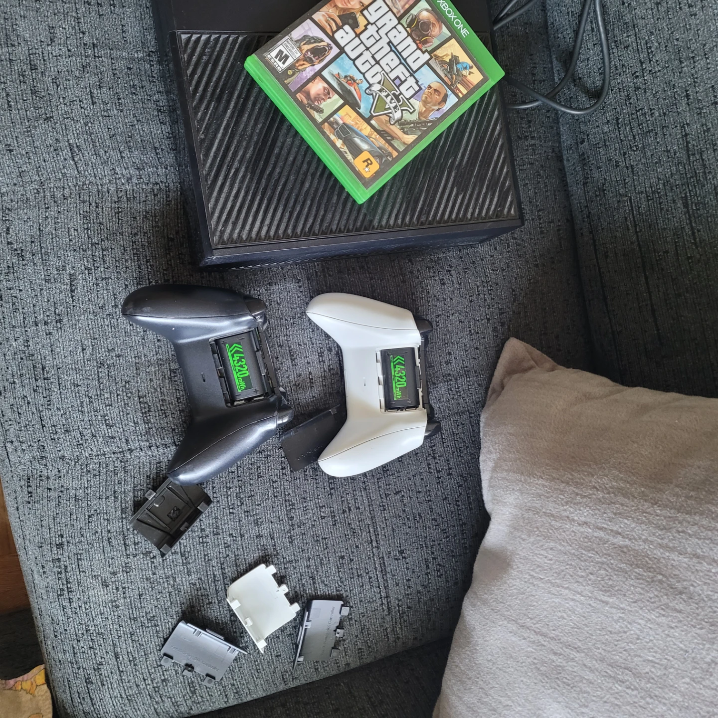 Xbox One Console with Controllers and Grand Theft Auto V Game - photo 2