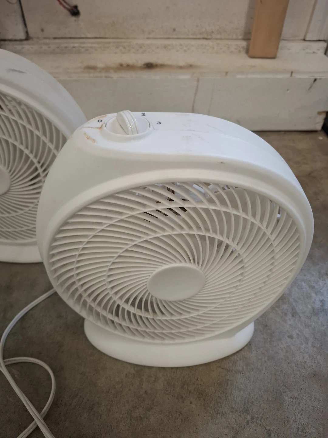 White Plastic Desk Fans (Set of 2) - photo 2