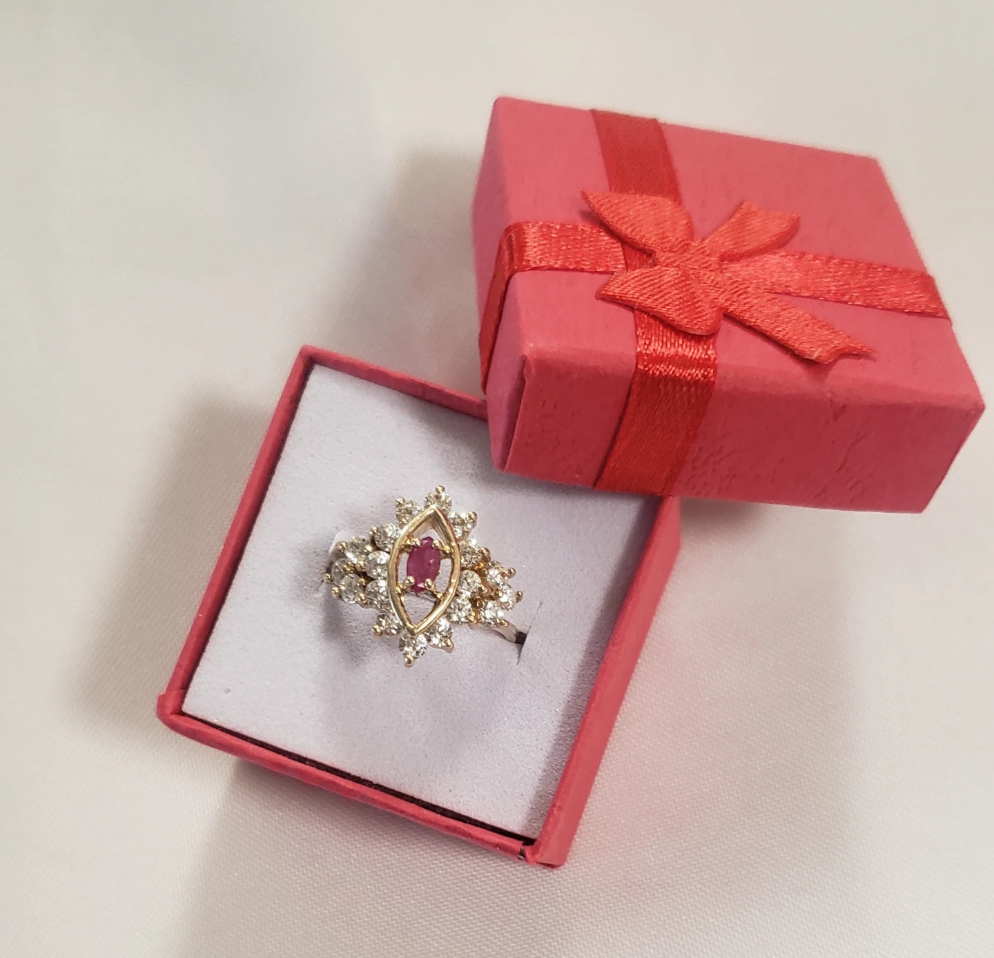 Like new 10K Real Gold W Ring With Ruby Center Stone - photo 4