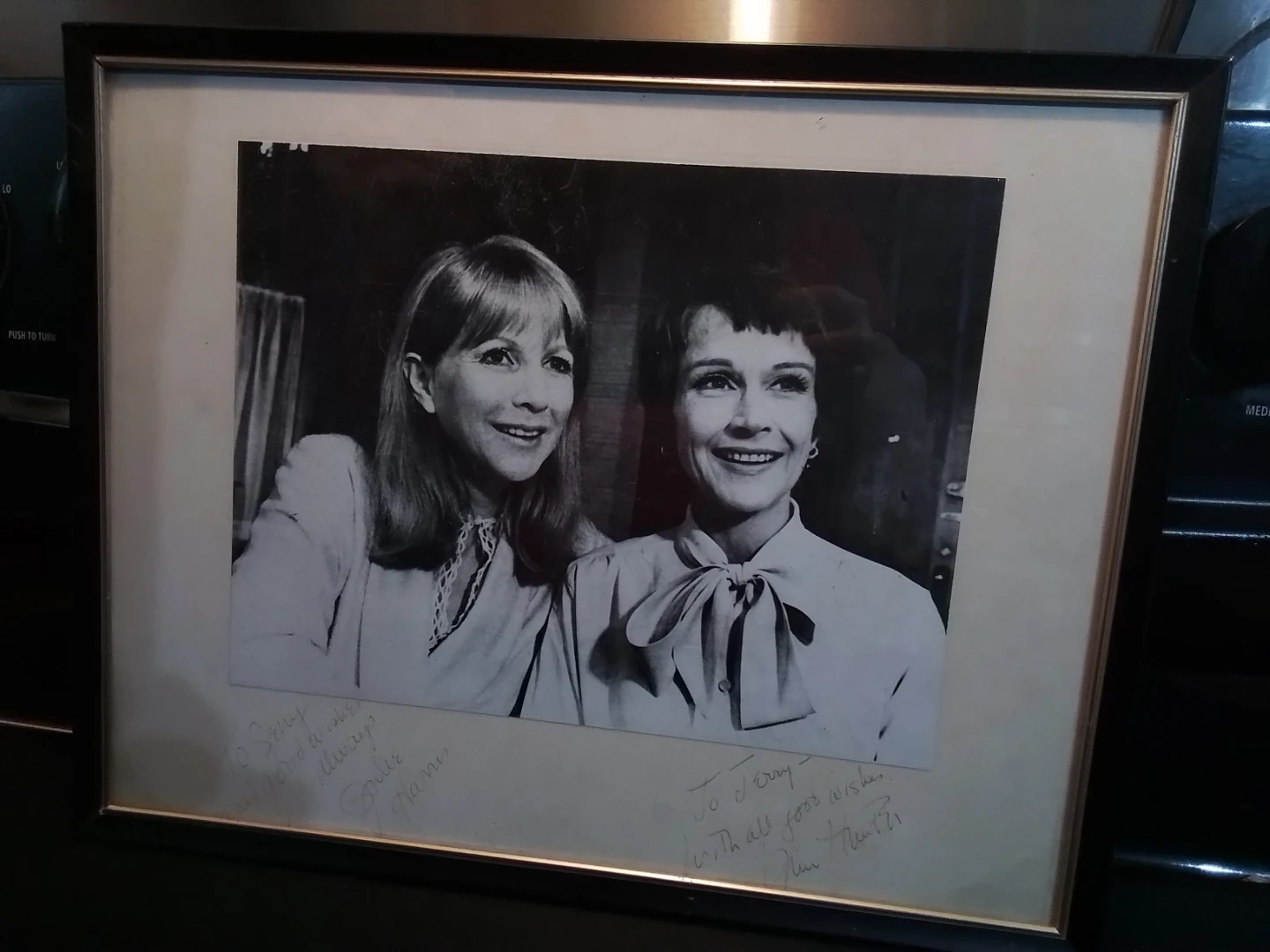 Framed Autographed Photo of Julie Harris & Kim Hunter Signed - photo 2