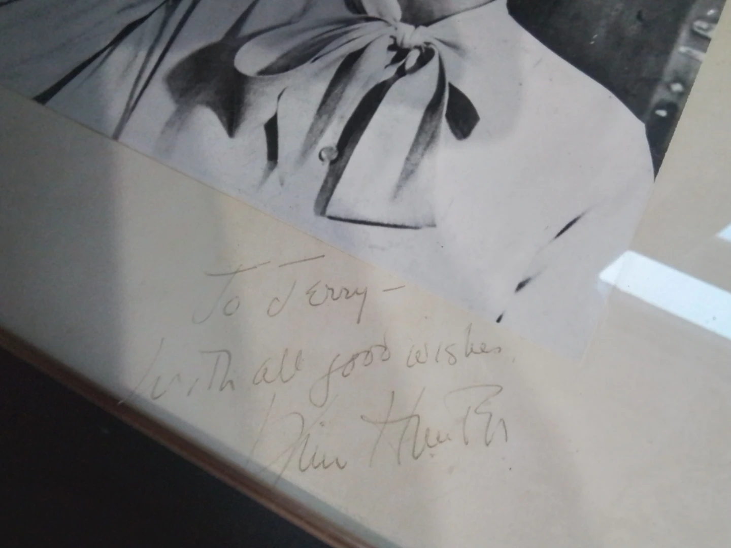 Framed Autographed Photo of Julie Harris & Kim Hunter Signed - photo 5
