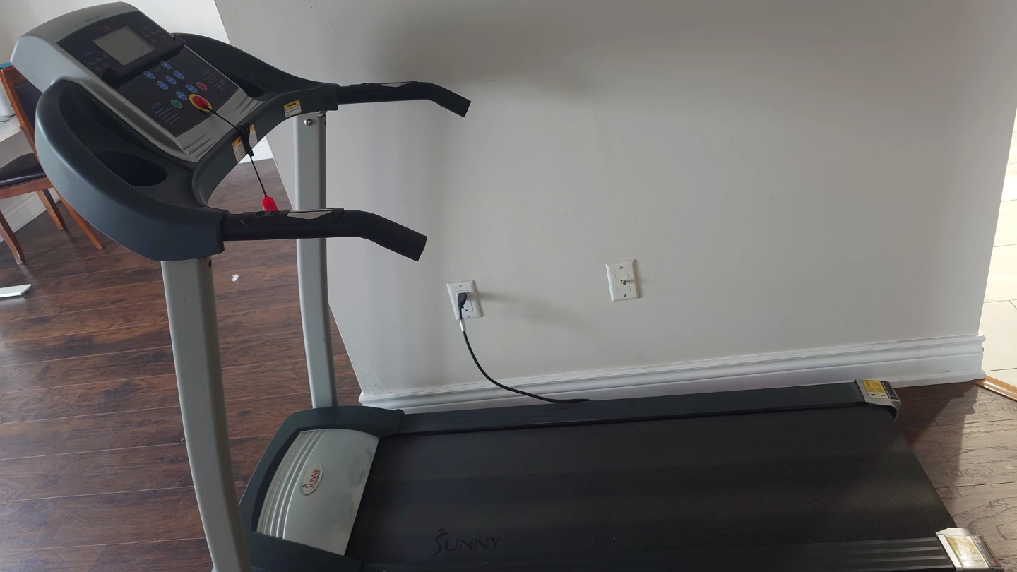 Sunny Health & Fitness Folding Treadmill -Great condition
