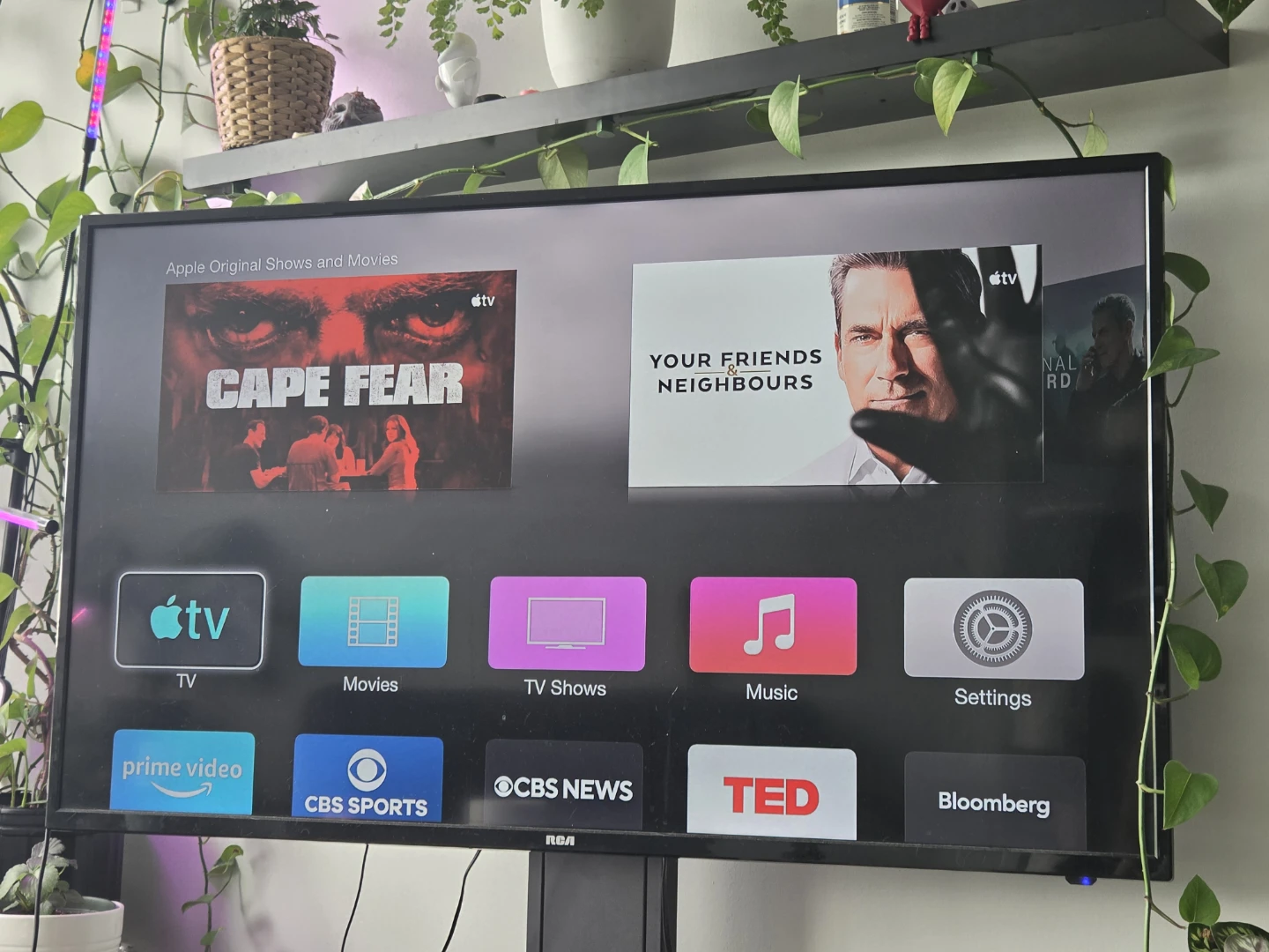 Apple TV HD (3rd Gen) with Remote and Cables - photo 3