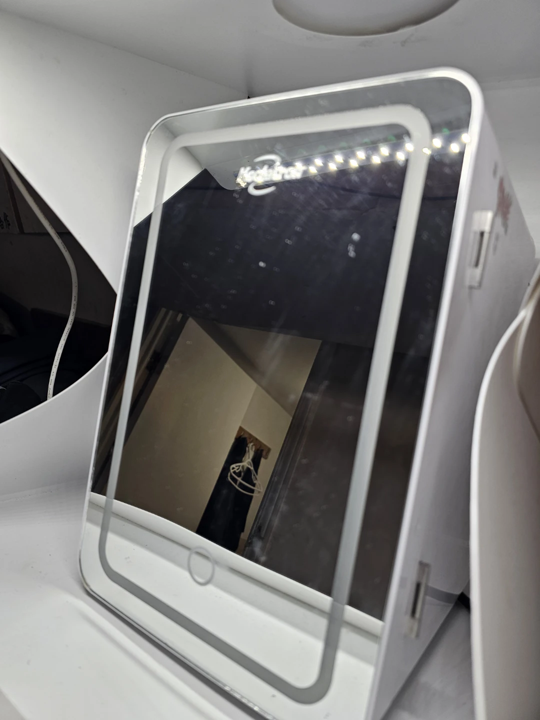 Koolatron 6L Mirrored LED Fridge - photo 2