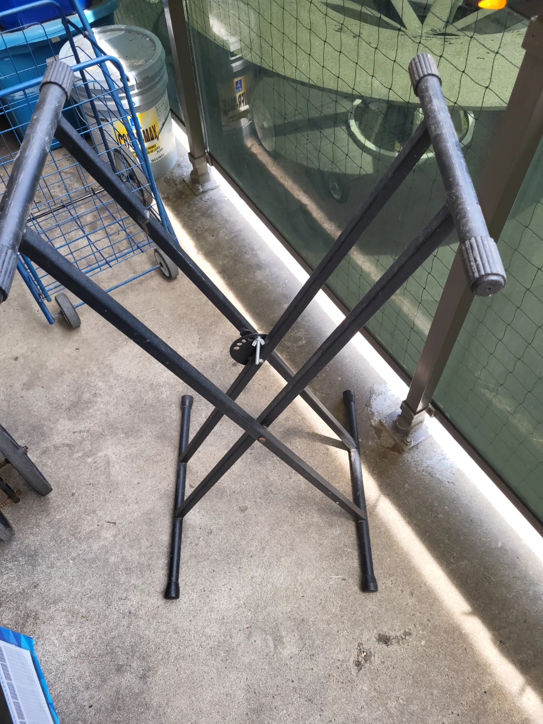 Black X-Style Keyboard Stand
