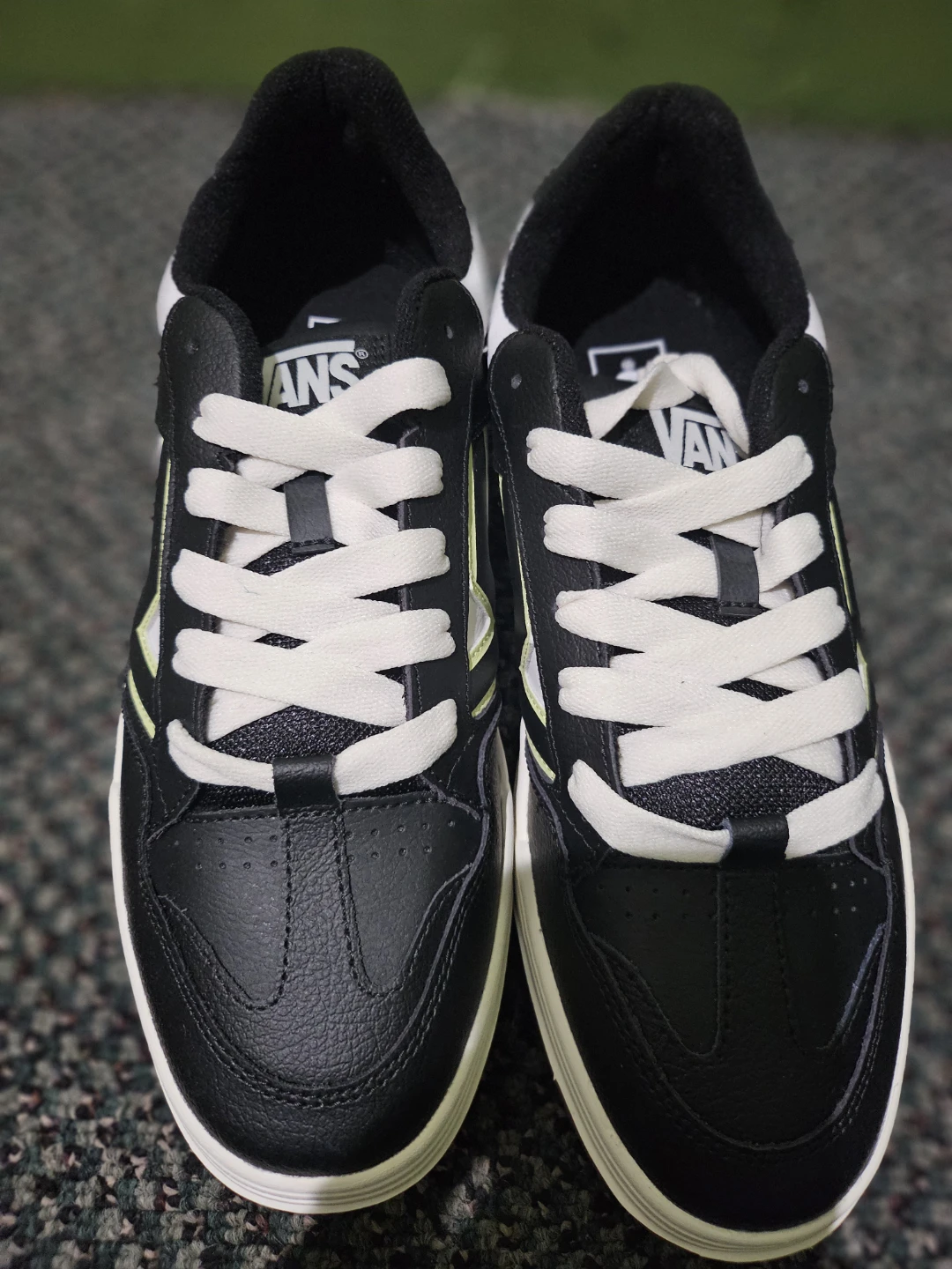 Vans Upland Black "10.0" Skate Shoes