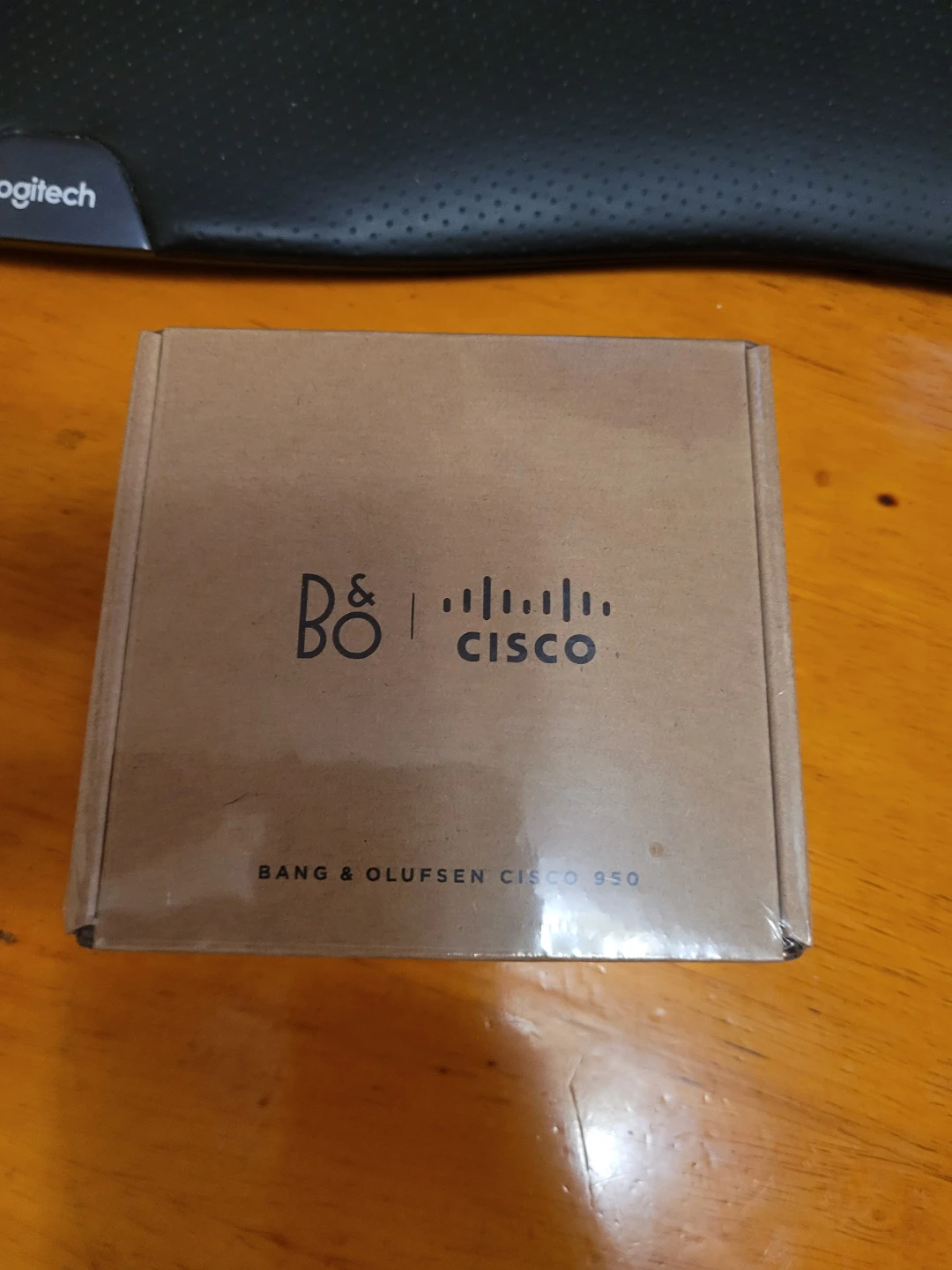 Bang & Olufsen Cisco 950 Bluetooth earbuds