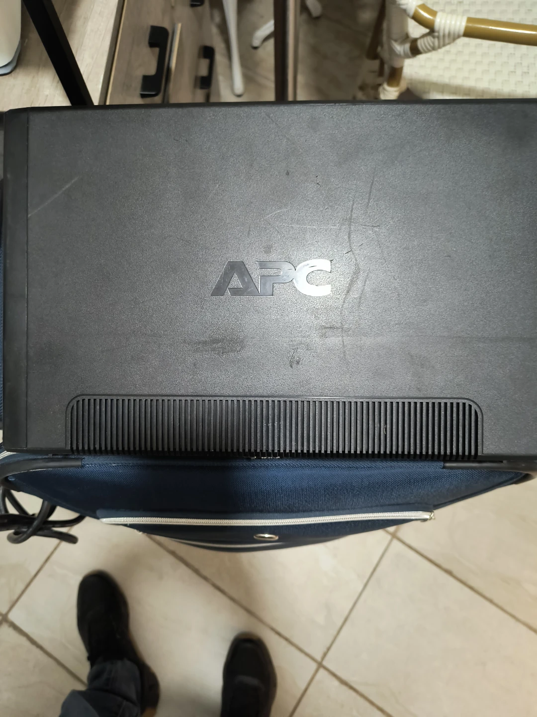APC Back-UPS Pro 1000 Uninterruptible Power Supply - photo 4