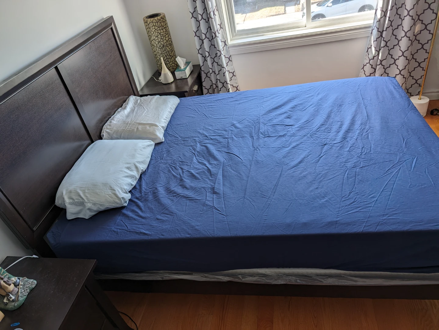 Queen size bedframe and mattress from Beautyrest