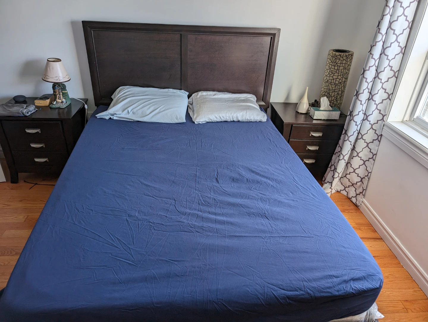 Queen size bedframe and mattress from Beautyrest - photo 4