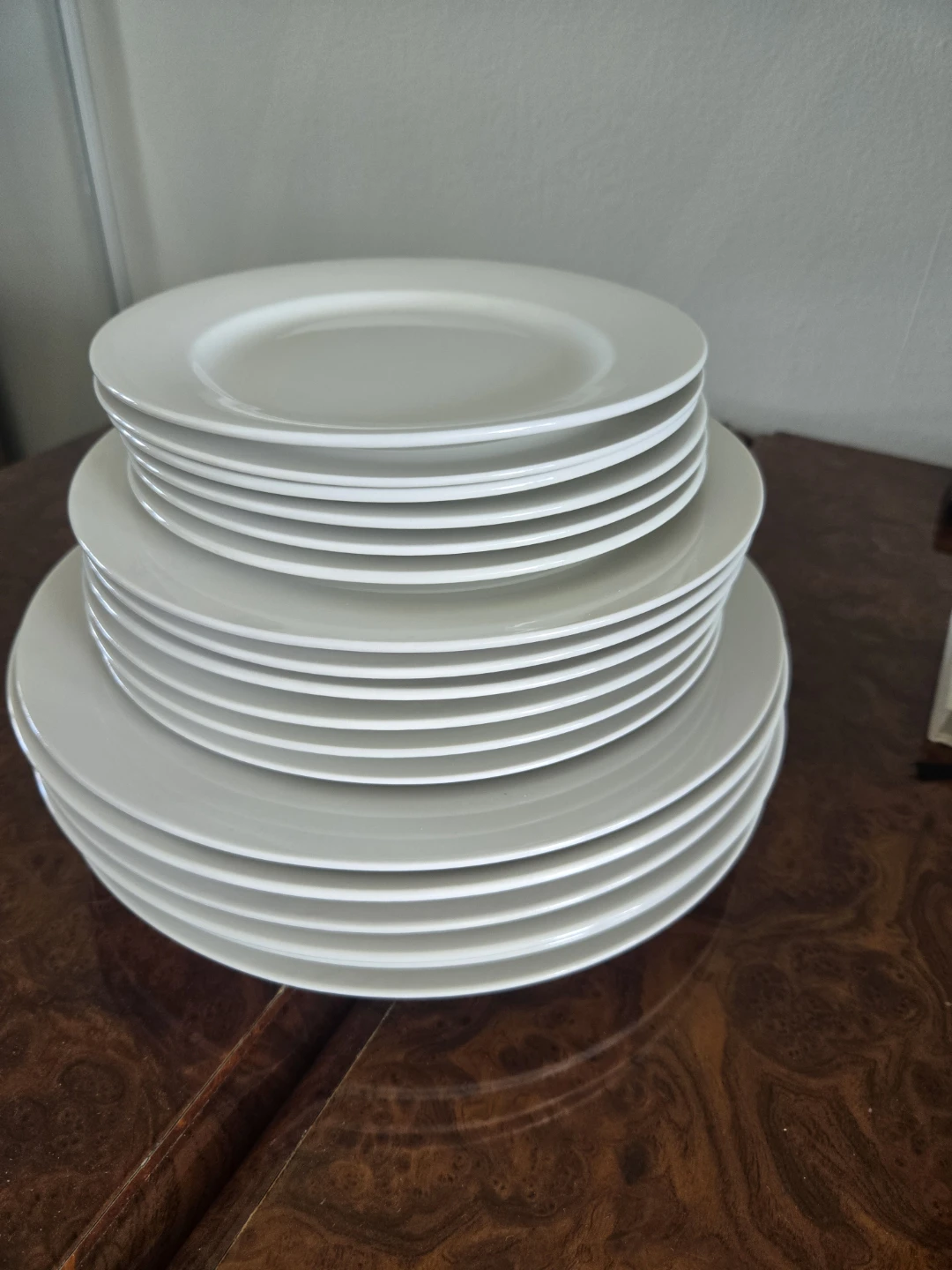 Maxwell Williams Porcelain Dinner Set