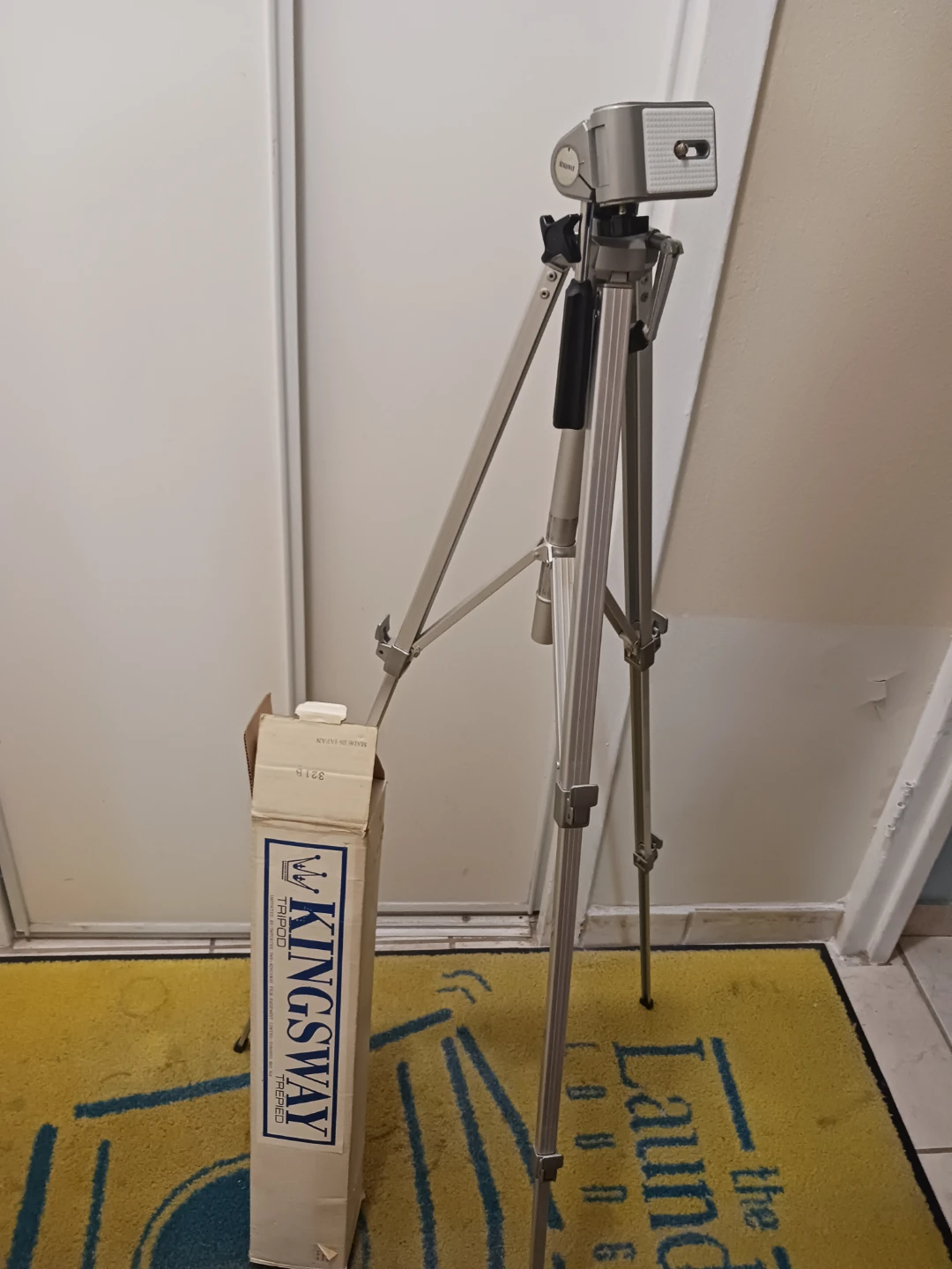 Kingsway Tripod