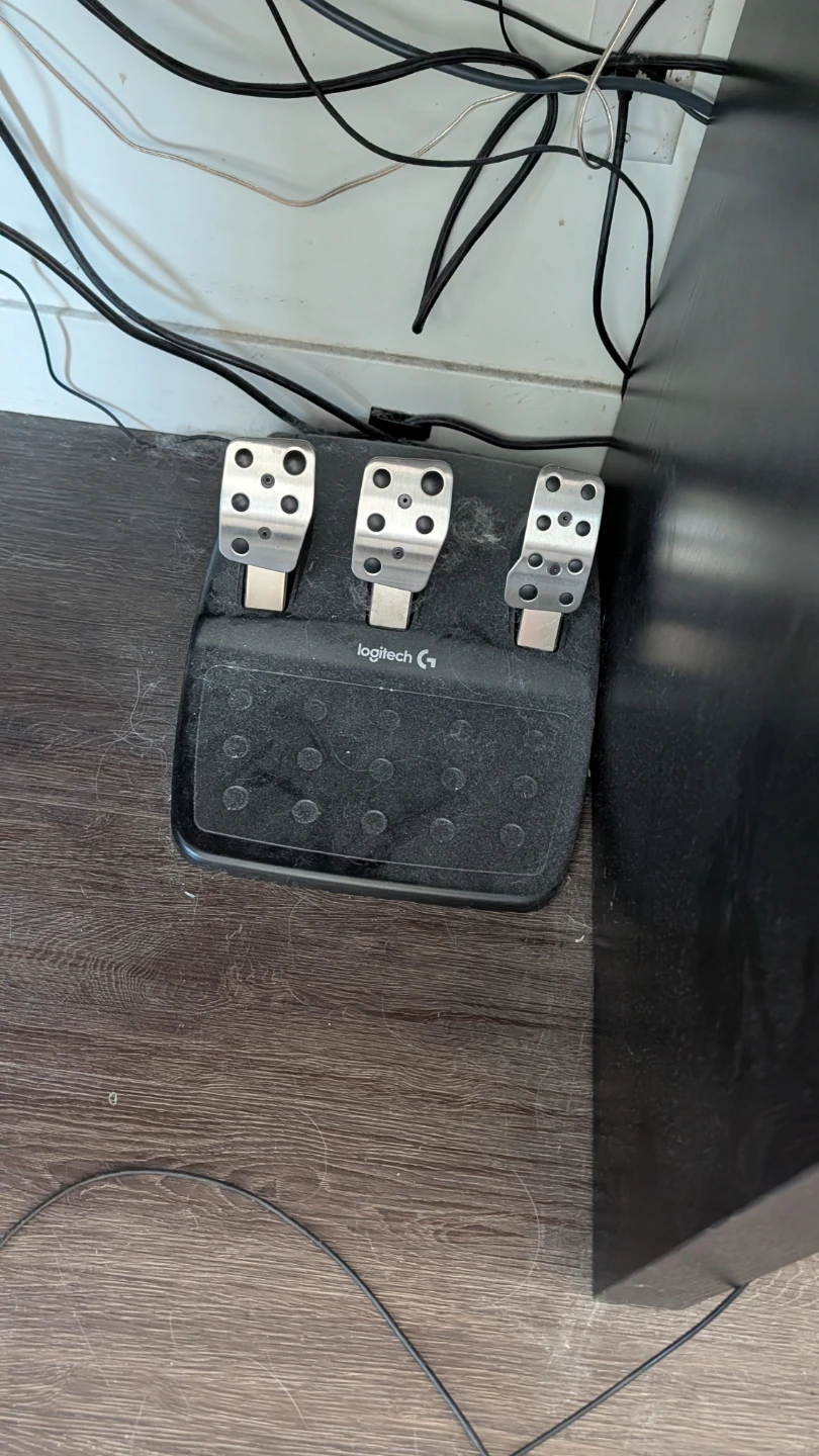 Logitech G920 Racing Wheel and Pedals