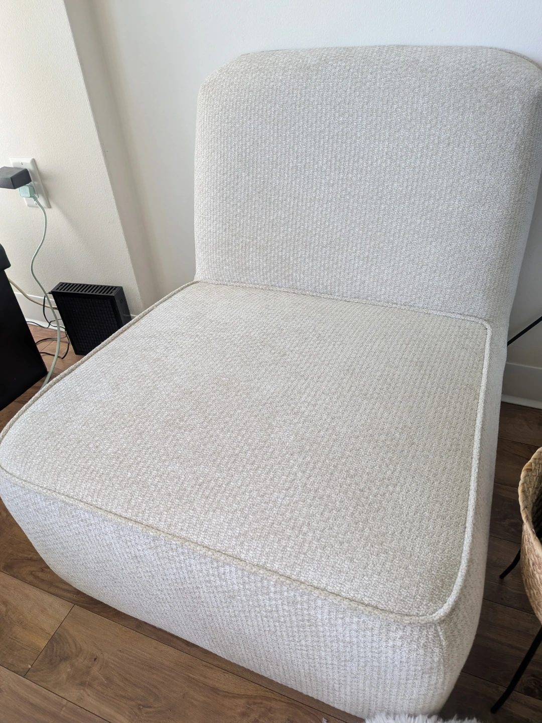 Cream upholstered accent chair - photo 4