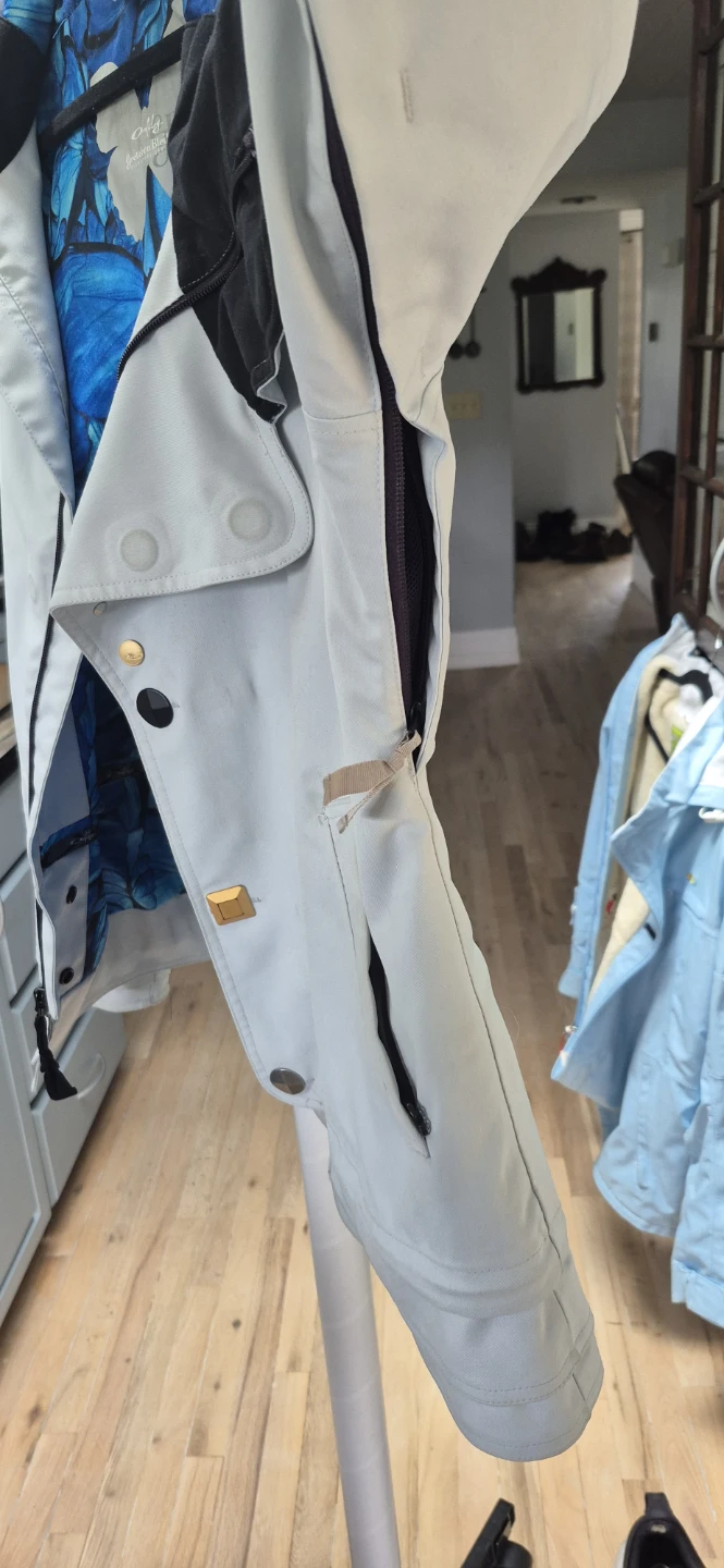 Oakley Gretchen Bleiler woman's snowboarding jacket - photo 4