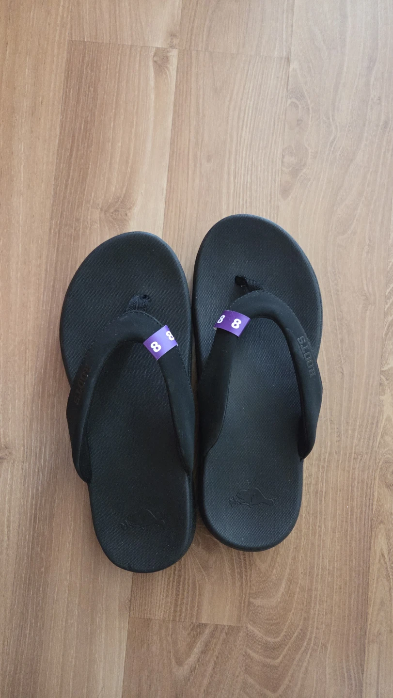 Size 8 roots flipflop
