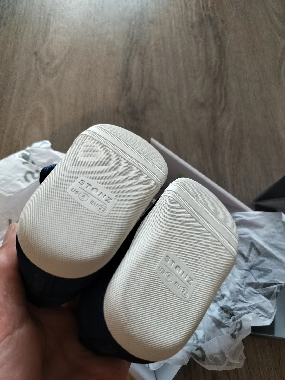 New Stonz baby shoes - size 6 - photo 3