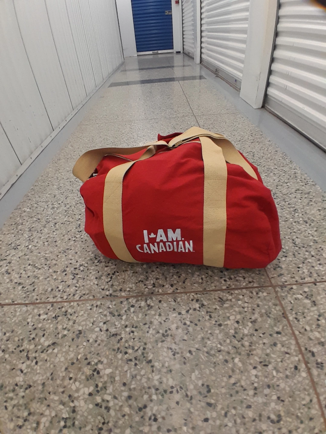 Red "I AM CANADIAN" Duffle Bag College Style - photo 2
