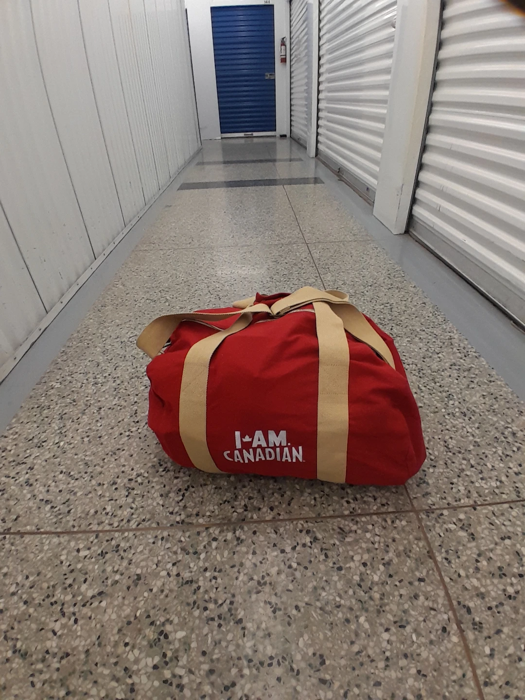 Red "I AM CANADIAN" Duffle Bag College Style - photo 5