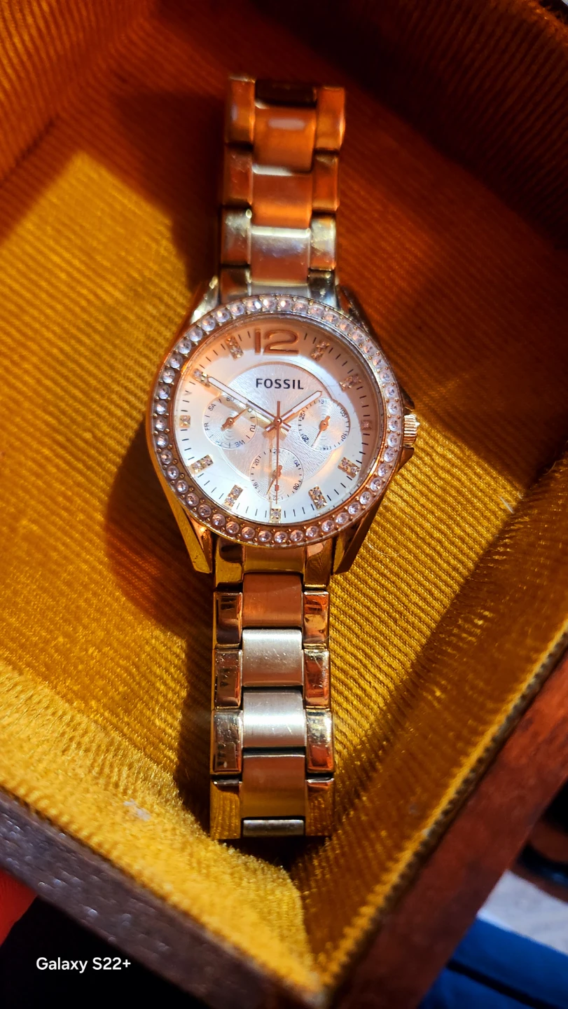 Fossil ladies gold toned watch with crystal embellishments - photo 2