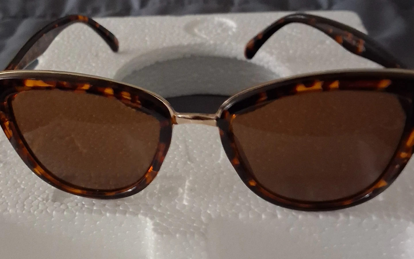 Cat-eye Sunglasses - Tortoiseshell Pattern