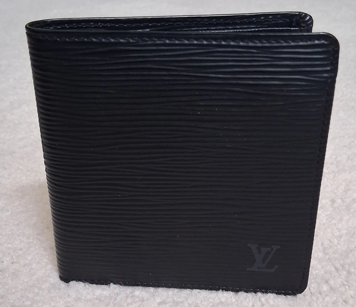 Louis Vuitton Authentic Epi Leather Bi-fold Wallet - photo 3